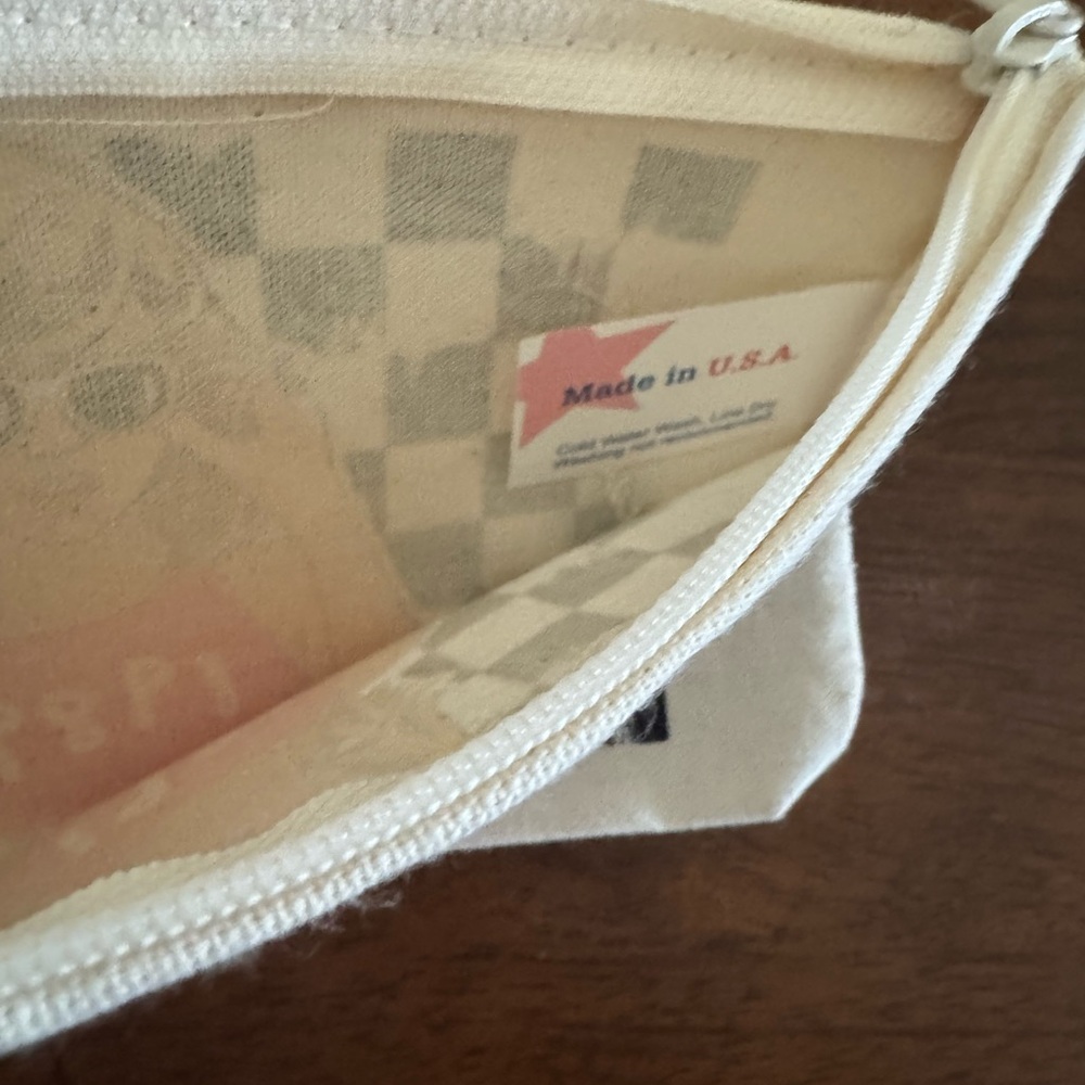 Taylor 1989 Pouch - Picture 3 of 4